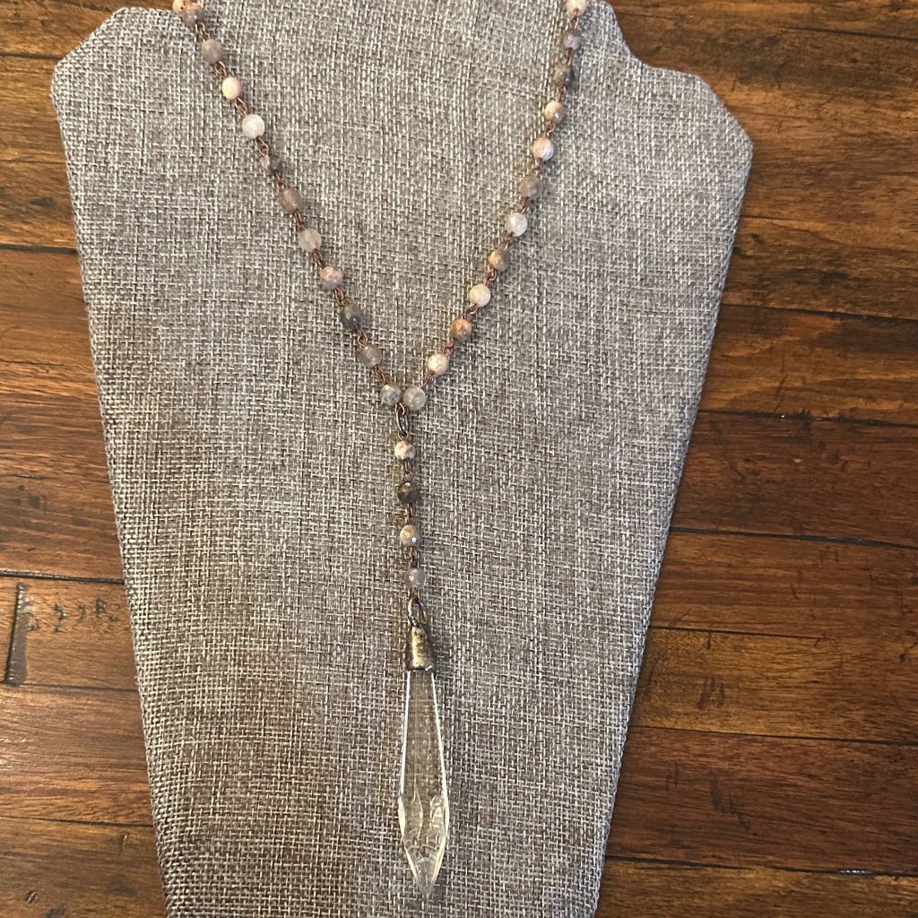 Chic Crystal Pendant Necklace With Beaded Accents